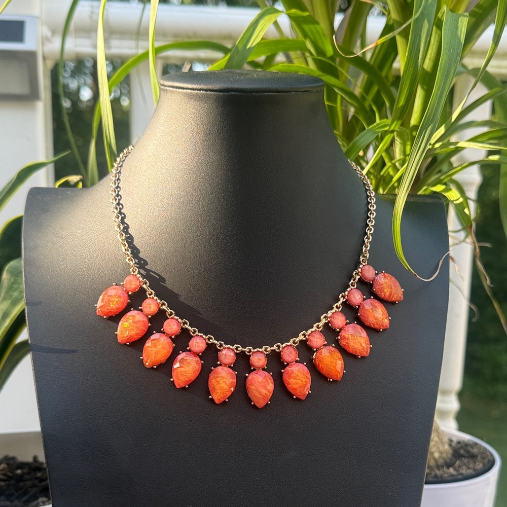 Y2K Charming Charlie  coral & gold iridescent faceted bead statement necklace